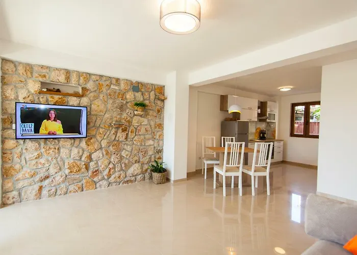 Deluxe Nina Novi Vinodolski