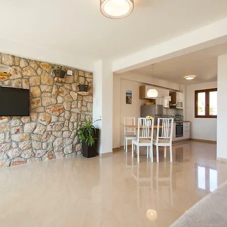 Deluxe Nina Apartmán *